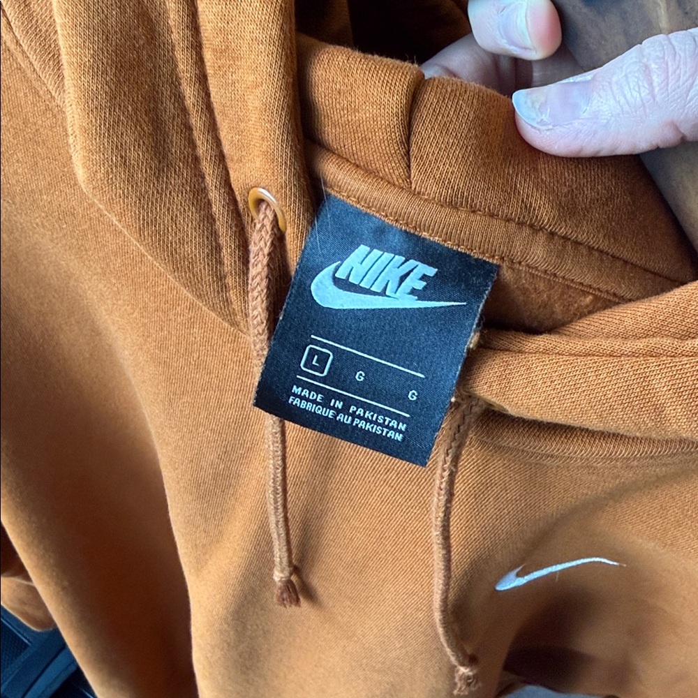 Nike woman’s Rust Hoodie - Picture 4 of 5
